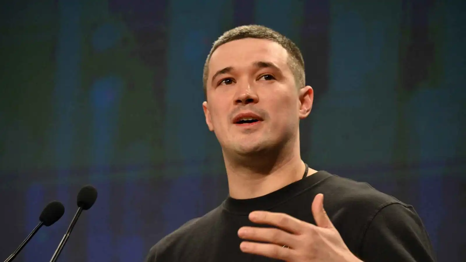 زيلينسكي يقترح فيدوروف وزيراً جديداً للدفاع الأوكراني