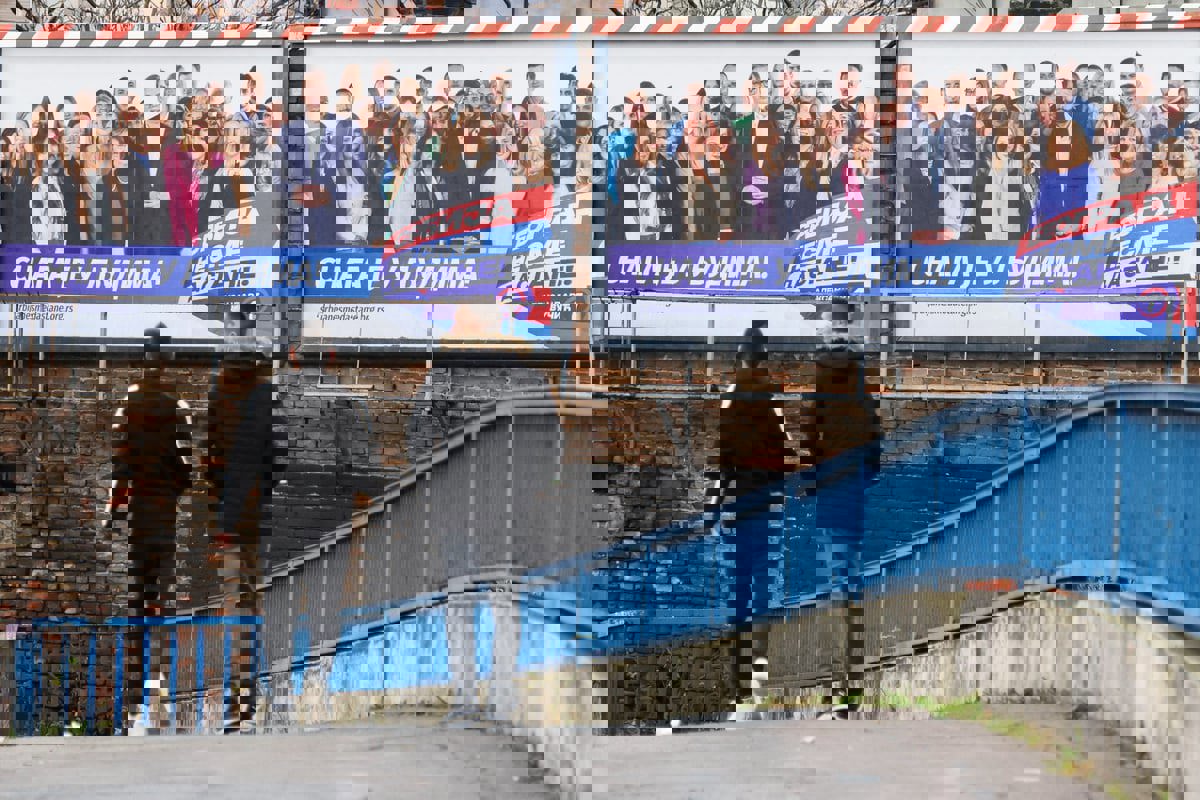 الناخبون في صربيا يدلون بأصواتهم‭ ‬اليوم في انتخابات مبكرة