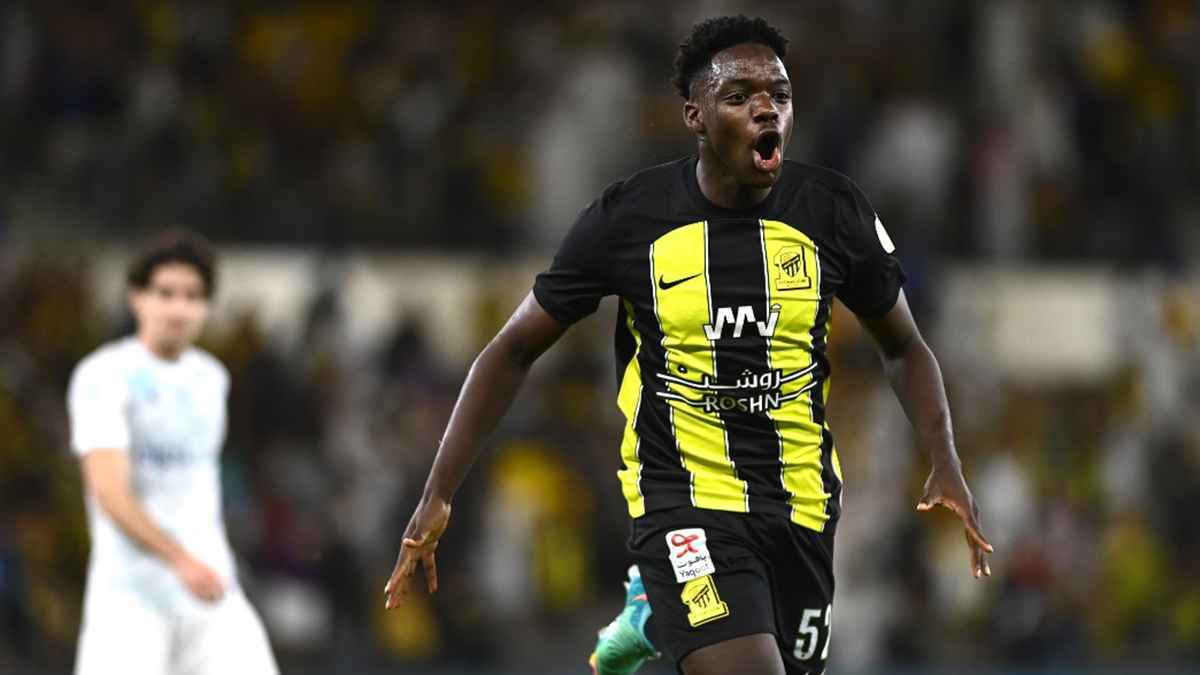 أياكس يطلب ضم نجم نادي الاتحاد السعودي الشاب