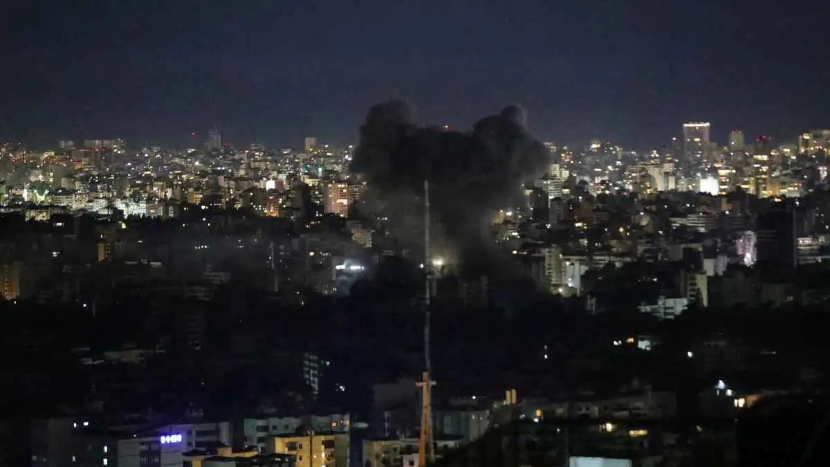 4 قتلى بغارة إسرائيلية على شقة سكنية في قلب بيروت (فيديو)