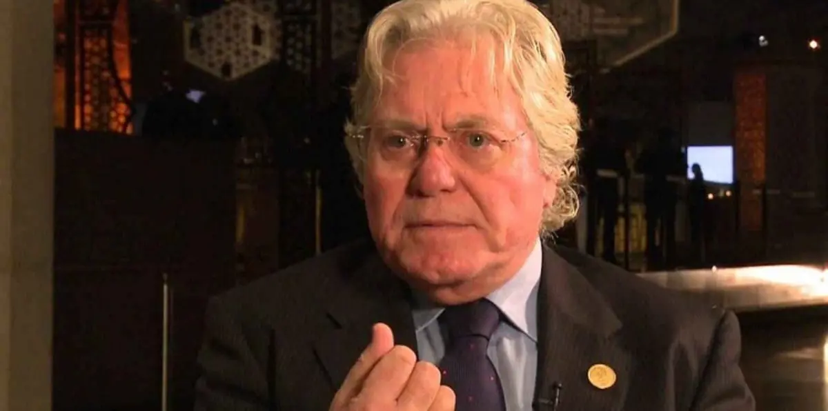 بسبب مليون جنيه.. حسين فهمي يهدد بالانسحاب من "قصر العشاق"