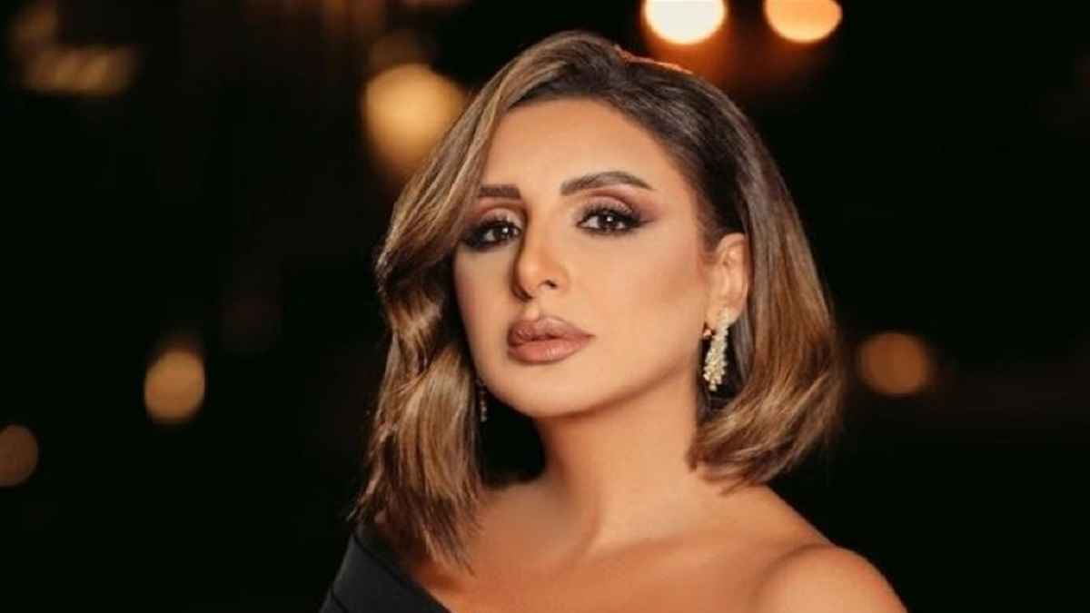 الفنانة المصرية أنغام تشعل الترند بسبب وردة من معجب (فيديو)