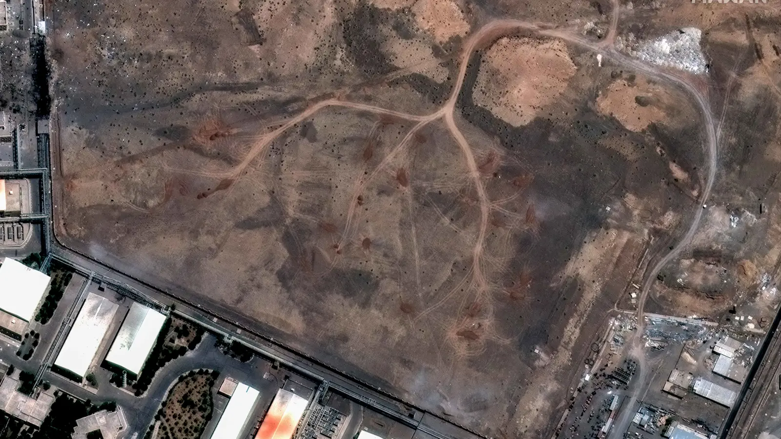 إيران تتحدى "الترويكا".. أزمة اليورانيوم الخفي تشعل مفاوضات "آلية الزناد"