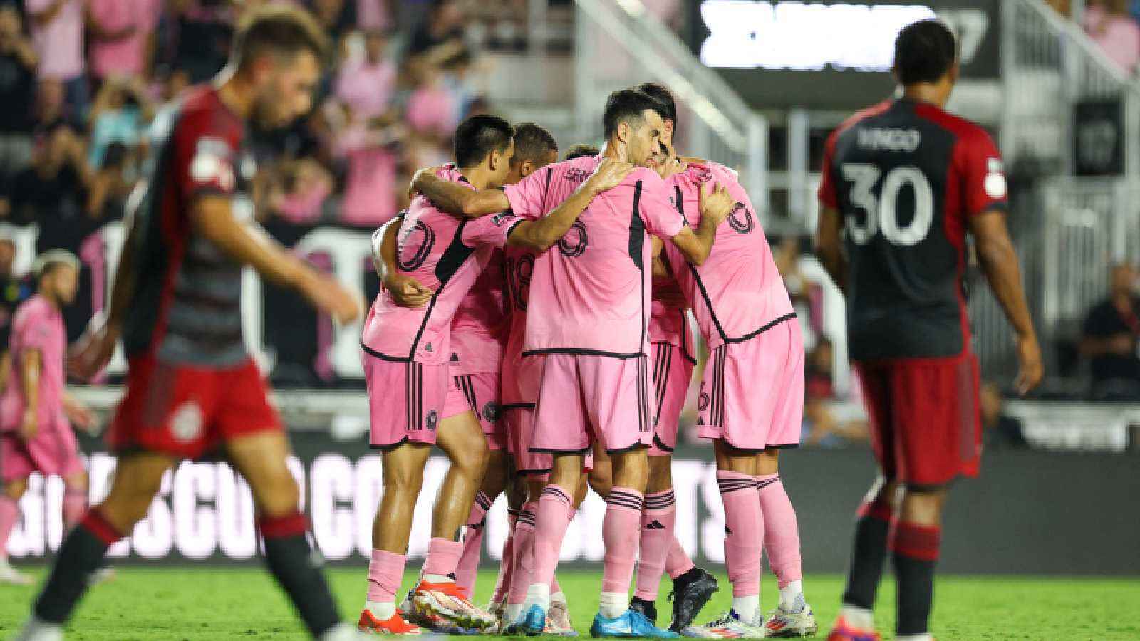 ألبا يصنع 4 أهداف تحت أنظار ميسي (فيديو)