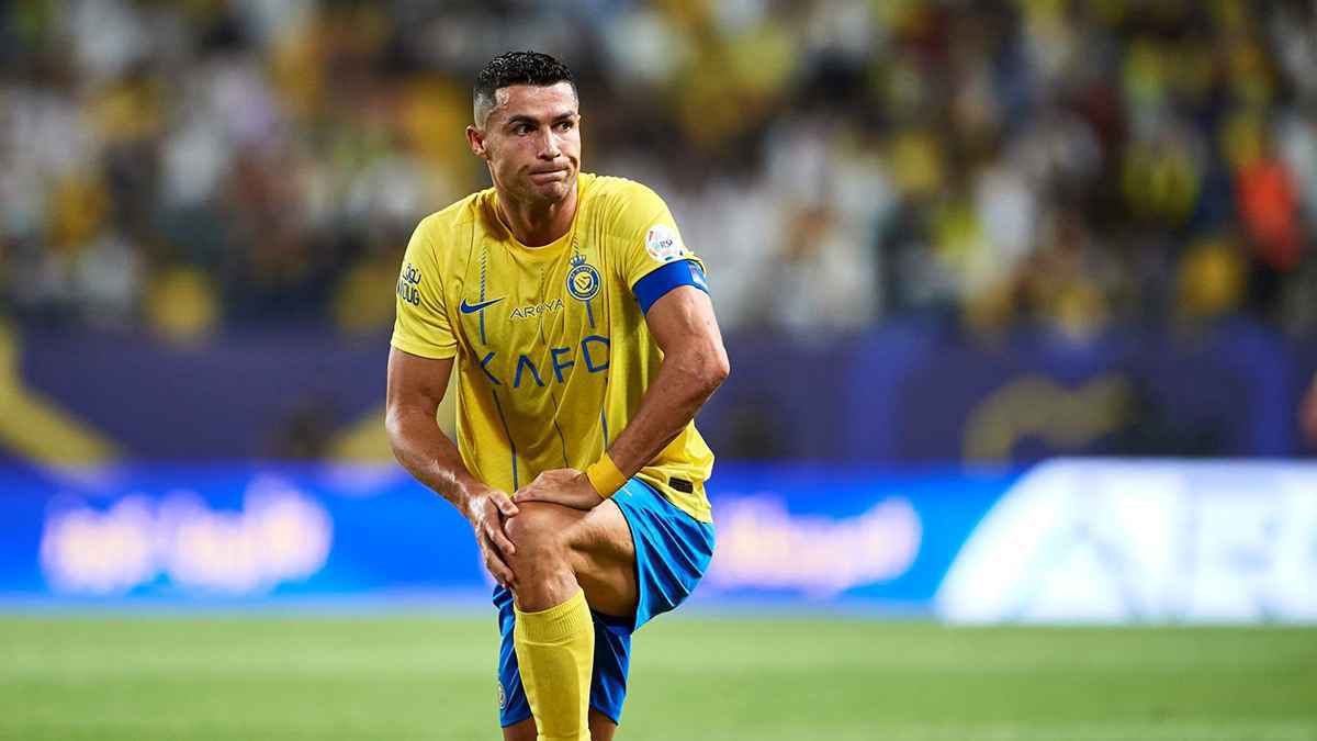 بسبب تين هاغ والكرة الذهبية.. رونالدو يعود إلى الواجهة