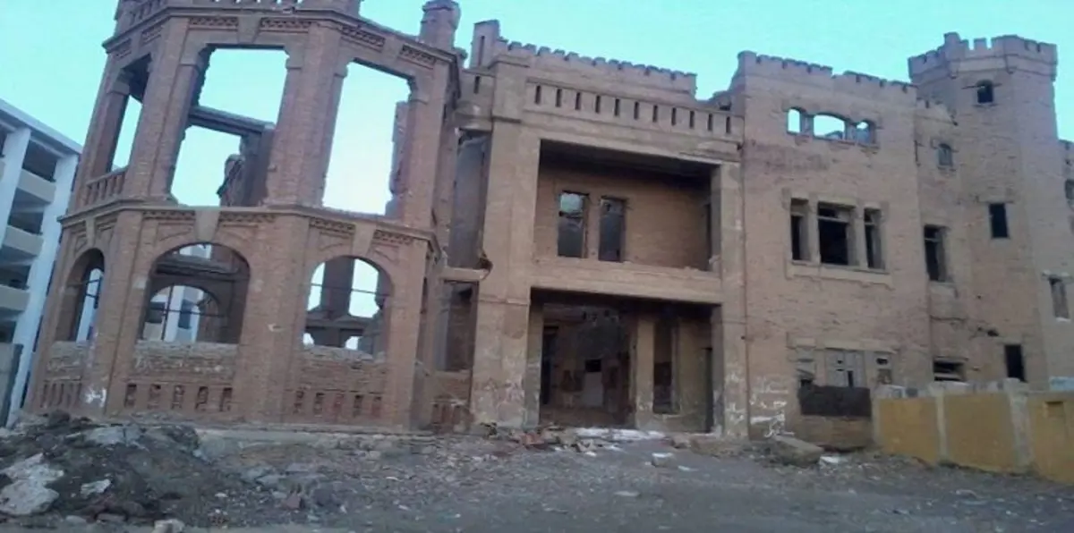 قصر الملك فاروق "مهد الجامعة العربية" يتحول إلى وكر للبلطجية وتجار المخدرات (صور)