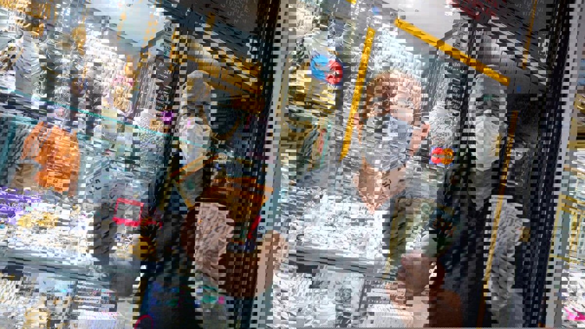 تقرير: الليرة التركية تتراجع من جديد.. وقرارات البنك المركزي لا تكفي لاستعادة الثقة