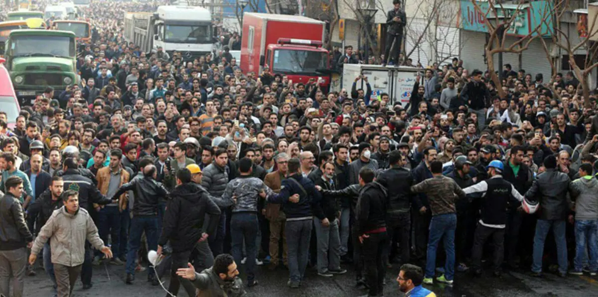 روحاني يوجّه بتحقيق عاجل بأسباب حريق مبنى "بلاسكو" التجاري في طهران (صور)