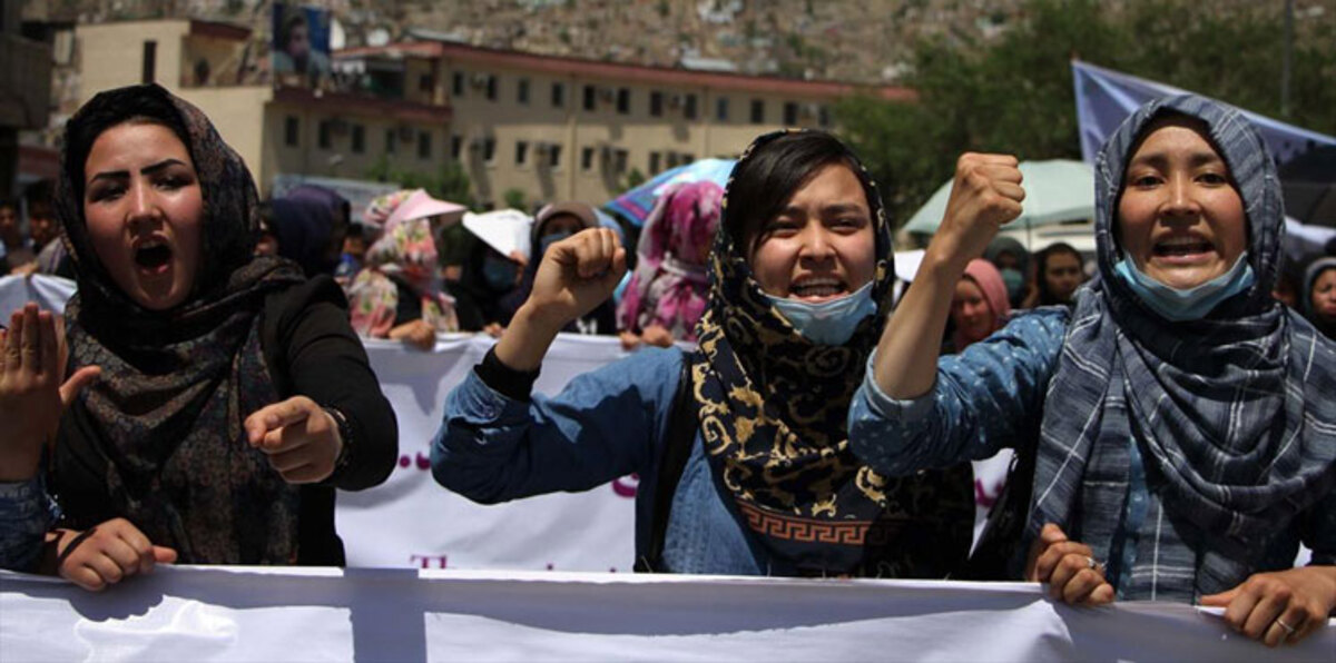 آلاف من "الهزارة" يحتجون في كابول على مسار خط للكهرباء