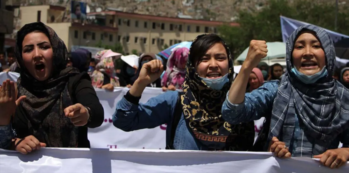 آلاف من "الهزارة" يحتجون في كابول على مسار خط للكهرباء