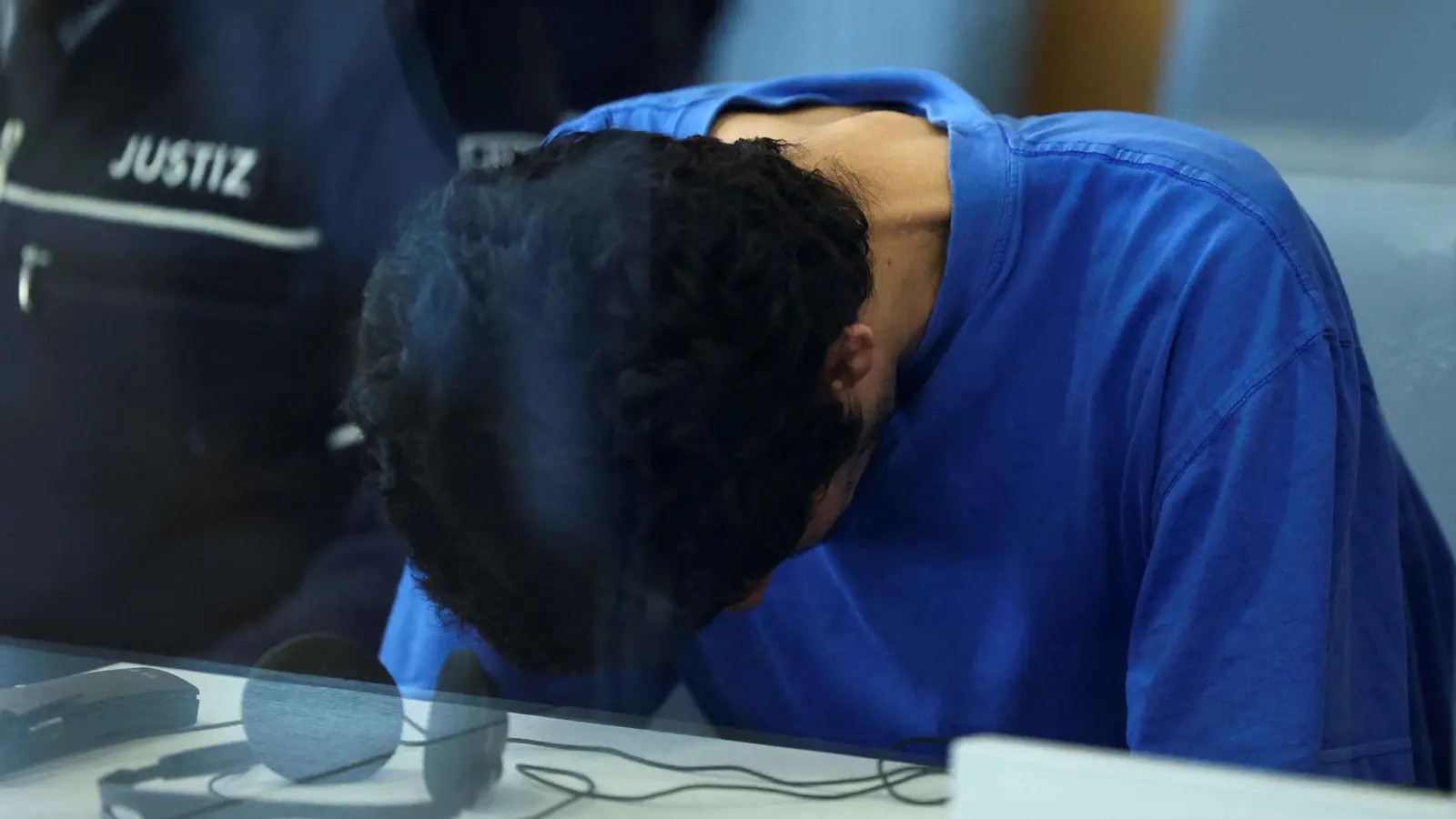 القضاء الألماني يبدأ محاكمة سوري بتهم القتل في هجوم زولينغن