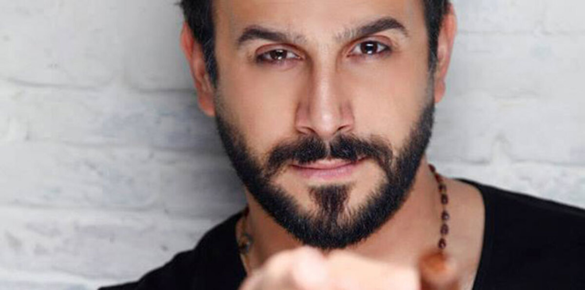 صورة "سيلفي" لقصي خولي وهو شبه عار تعرضه لانتقاد شديد