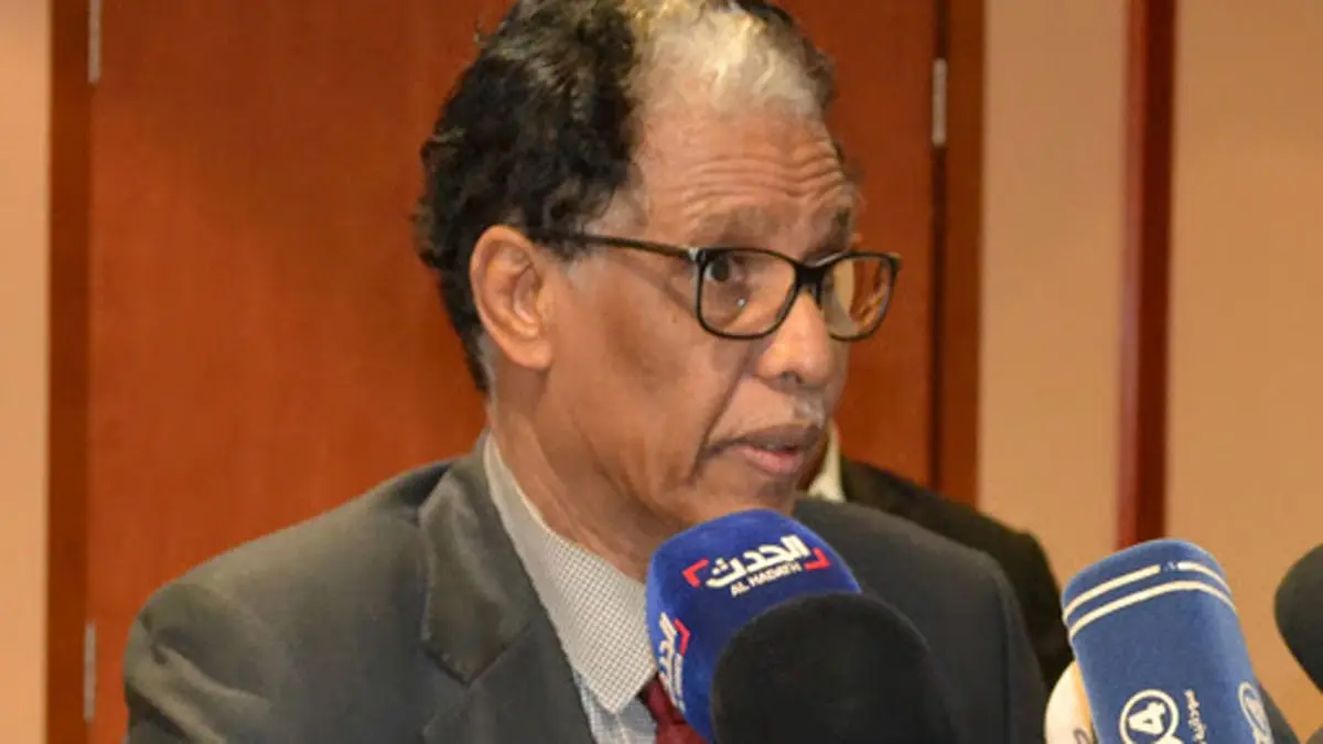 وزير الطاقة السوداني يعزل نفسه بعد لقائه مصابا بفيروس كورونا