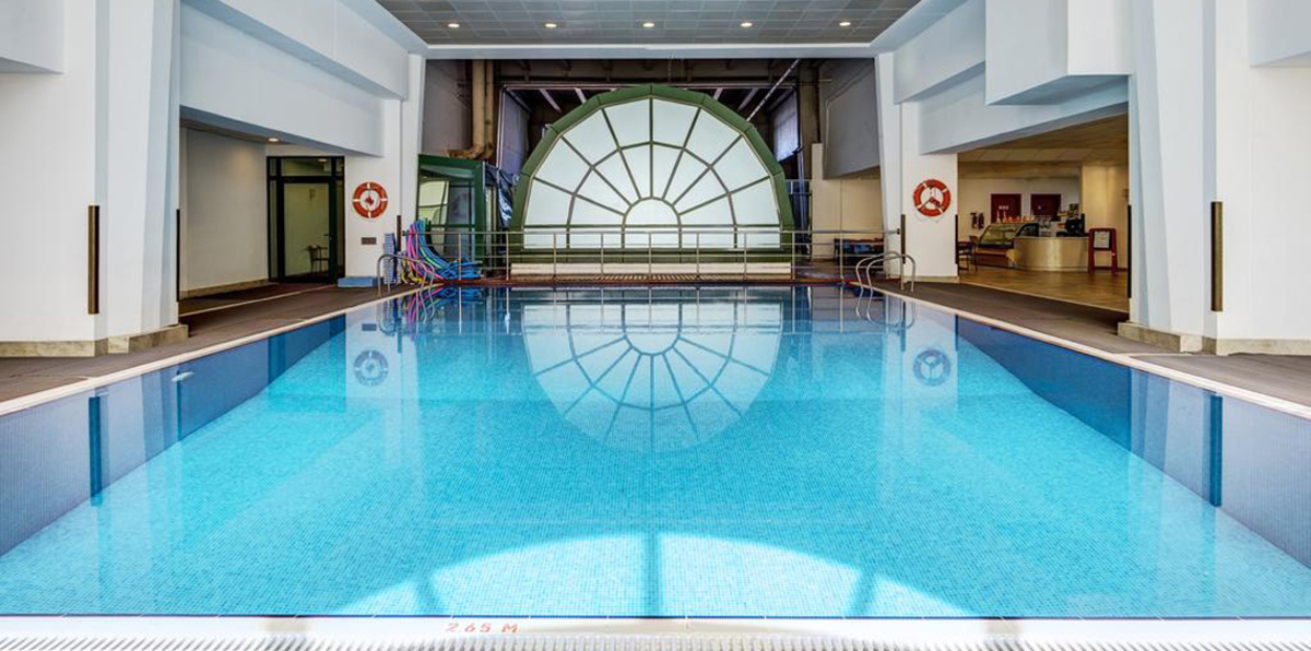 مصرع شابة مصرية وابنتها المراهقة بمسبح في الكويت