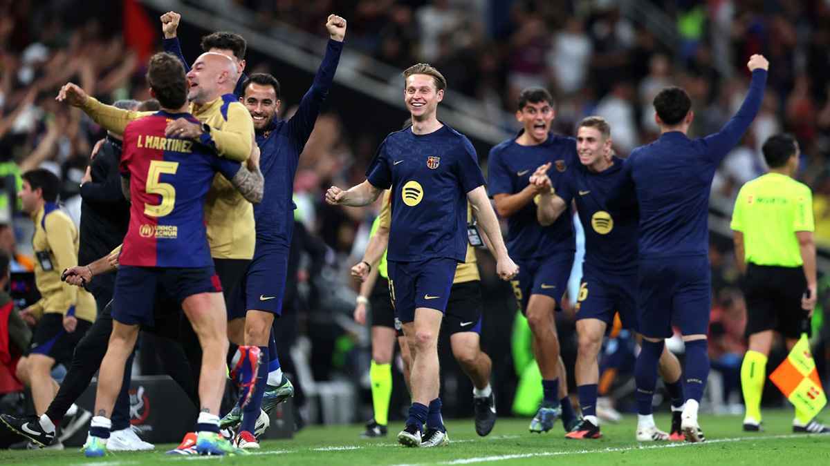 هذا غير عادل.. فرينكي دي يونغ يصدم برشلونة ويؤيد ريال مدريد