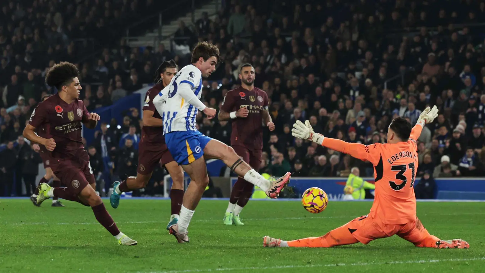 برايتون ينتزع فوزا مثيرا ويعمّق معاناة مانشستر سيتي (فيديو)