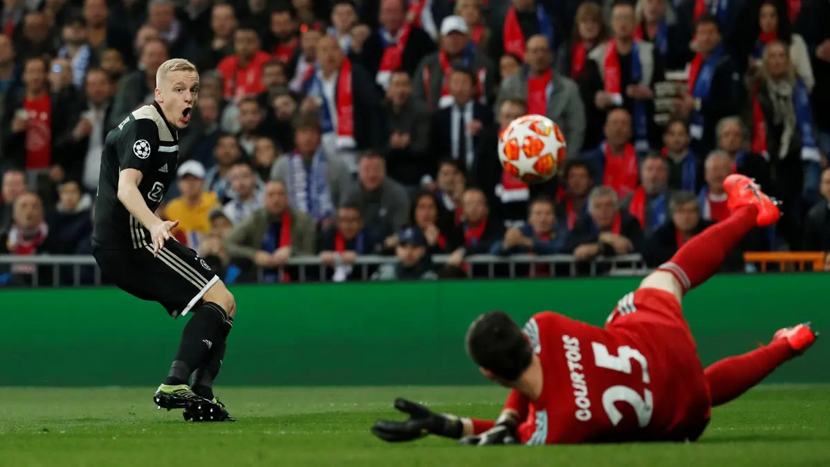 صحيفة: ريال مدريد يضغط بشدة لضم فان دي بيك