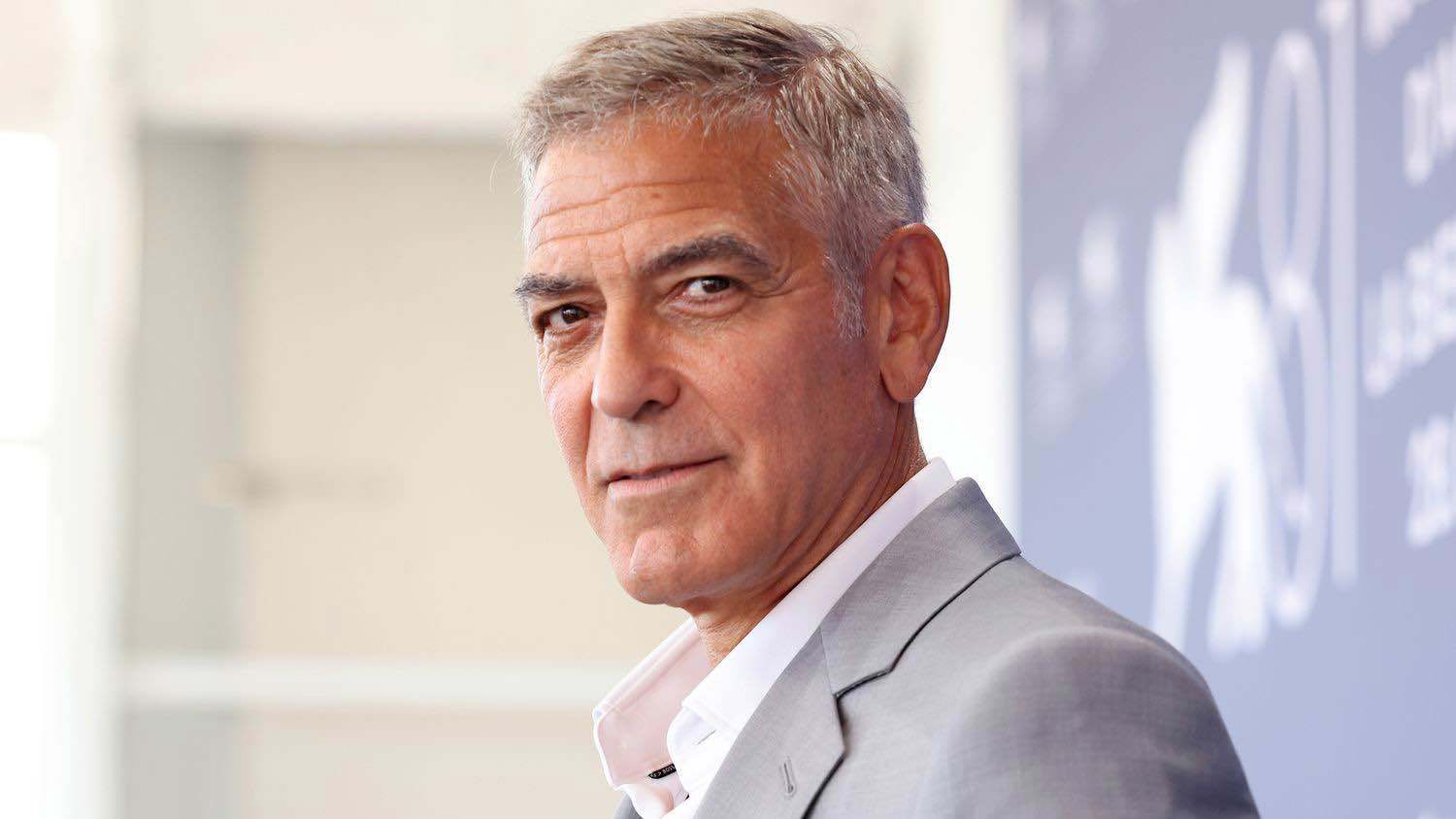 جورج كلوني يكشف سبب غياب زوجته عن العرض الأول لمسرحيته