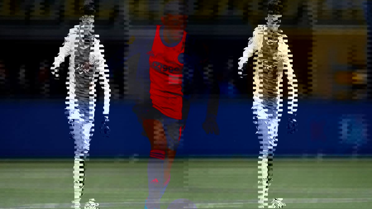 بايرن ميونخ يتوصل إلى اتفاق نهائي لضم المغربي نصير مزراوي مدافع أياكس