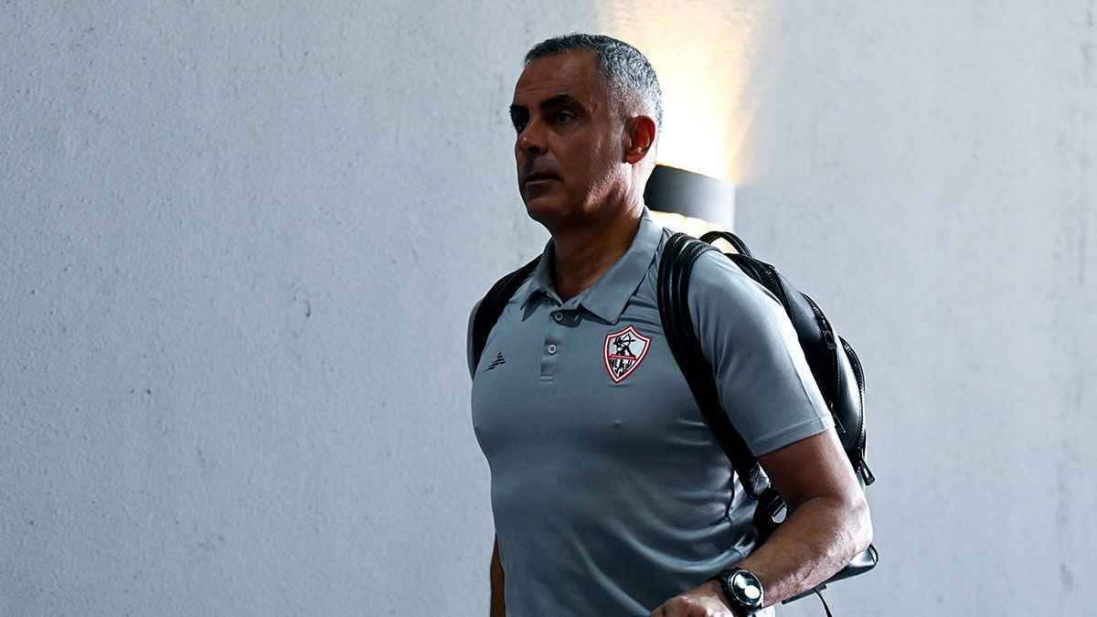 مدرب الزمالك يرد على تقارير رحيله وموقفه من عروض بيع "زيزو"