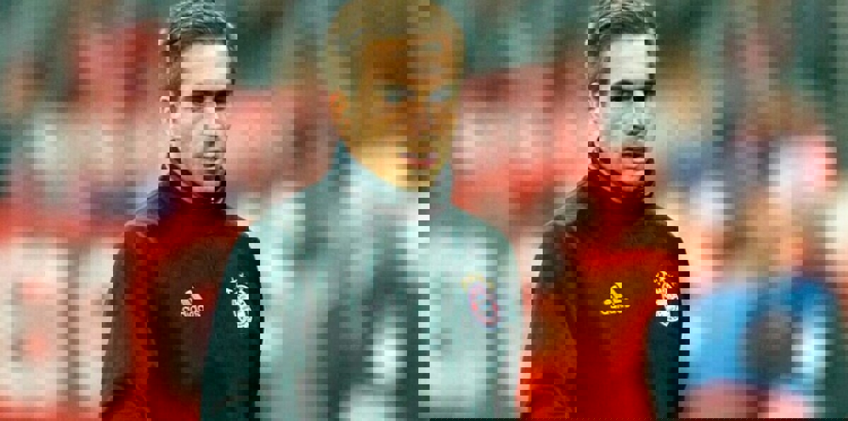 فيليب لام يقاضي شركة بسبب كذبة أبريل