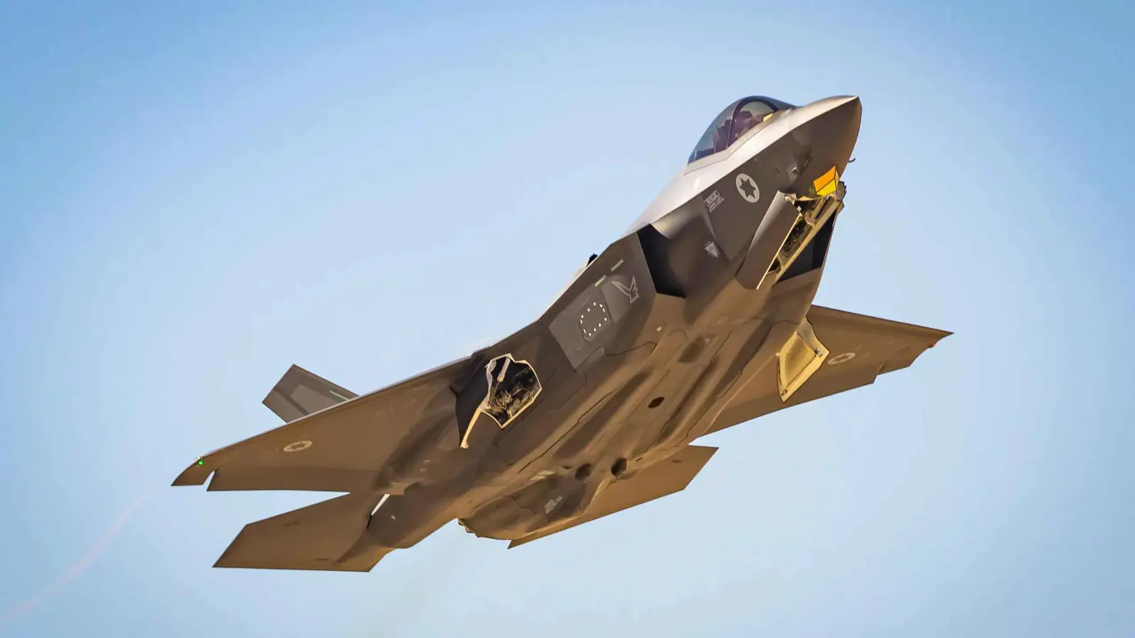 "واللا": إسرائيل تنفق نحو 100 مليون دولار يوميًا على هجماتها في اليمن