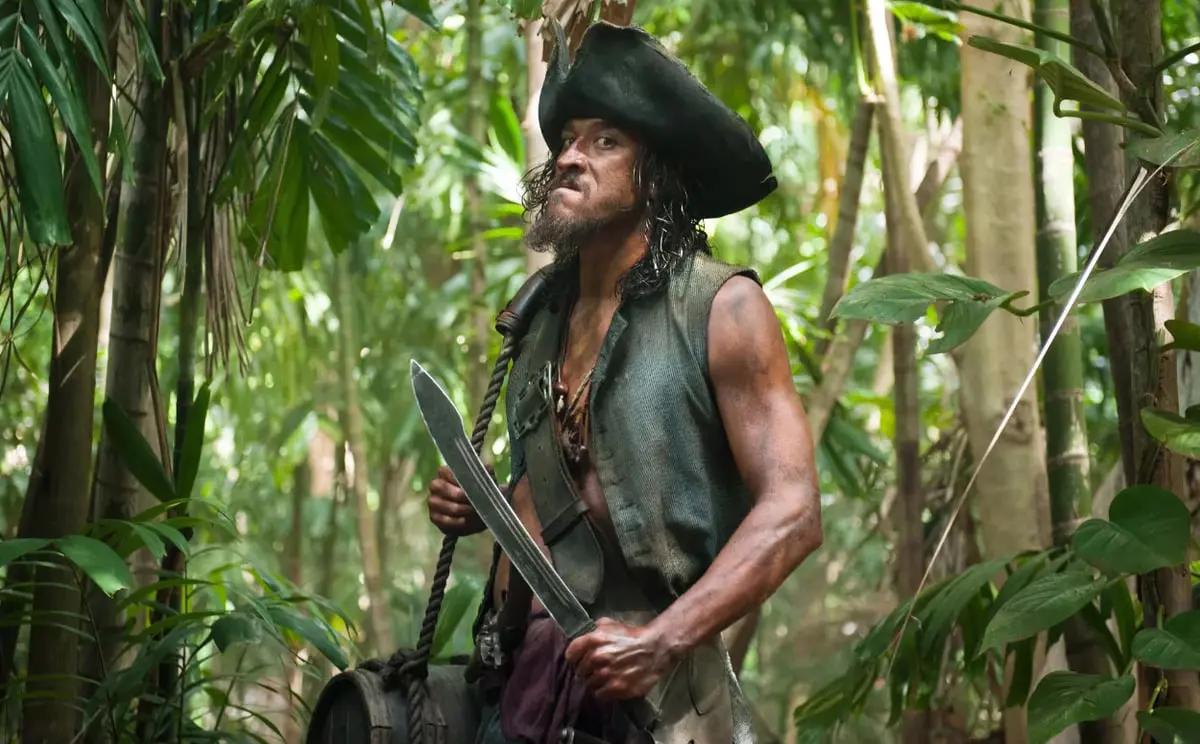 وفاة نجم فيلم "قراصنة الكاريبي" في حادث "صادم"