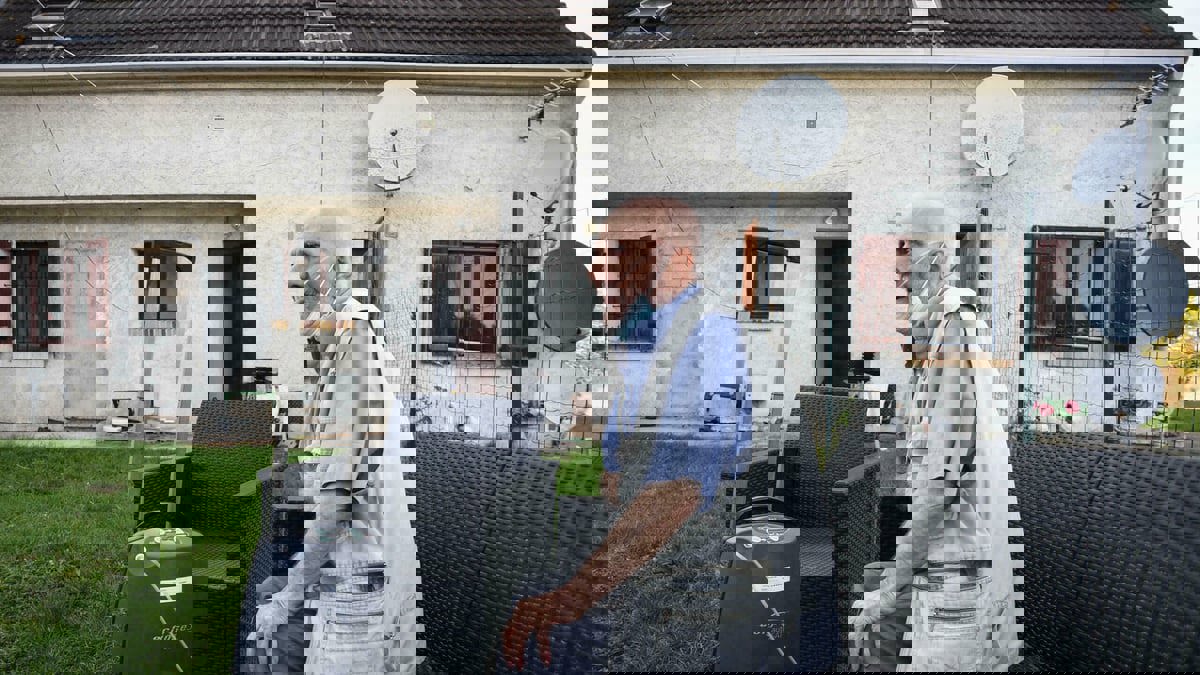 بعد انقطاع أموال رفعت الأسد.. سوريون في فرنسا بلا ماء ولا كهرباء