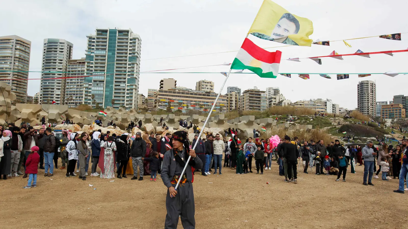الوقت يمر والتوافق غائب.. الانقسامات الكردية تعقّد معركة رئاسة العراق