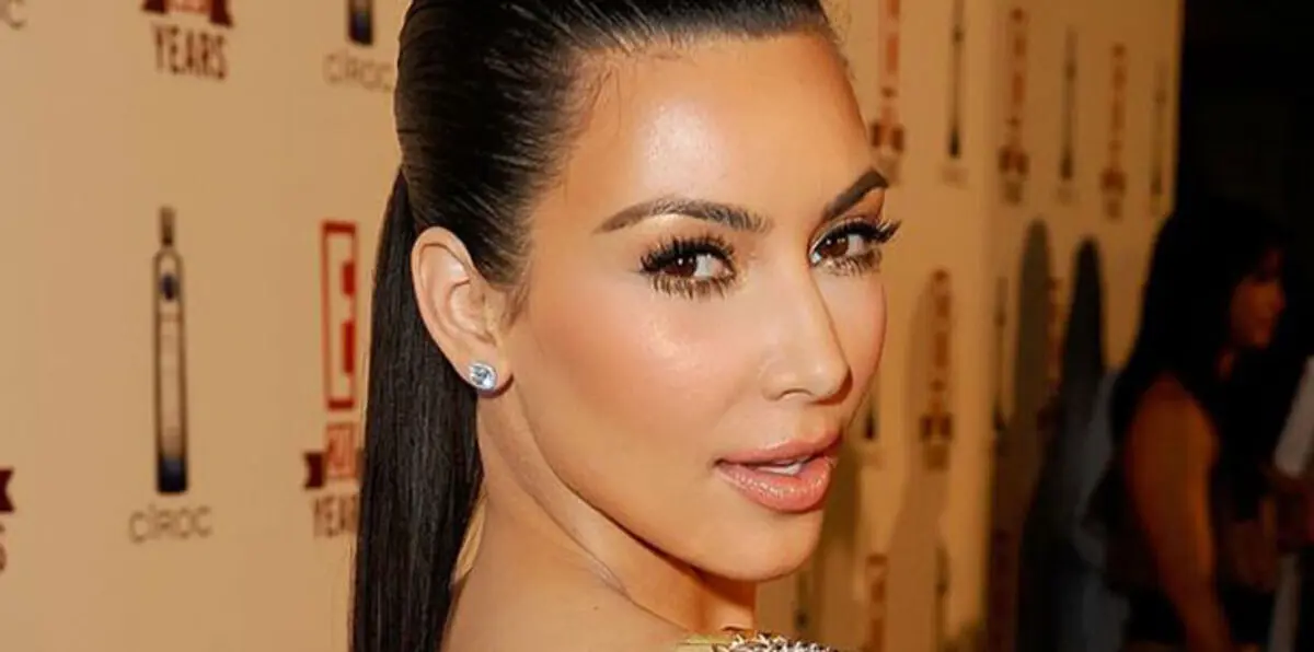 صورة.. كيم كارديشيان تحتل غلاف فوغ