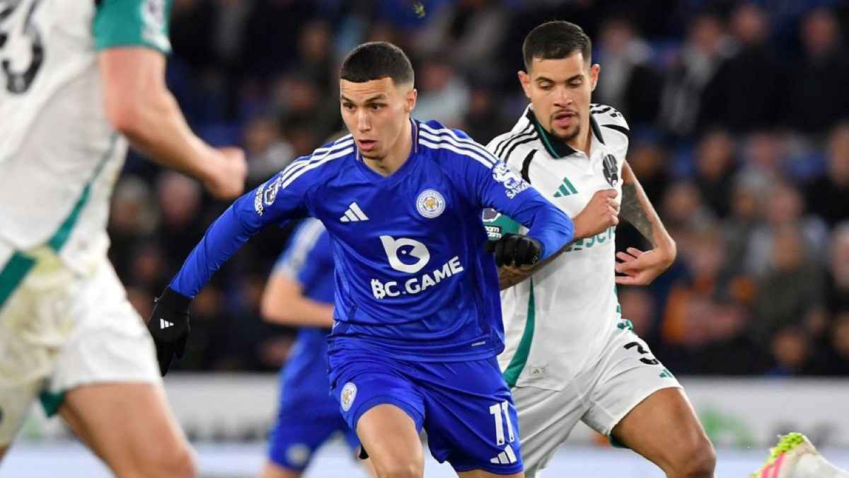 قميص "خاص" لنجم ليستر سيتي بسبب قانون رعاية شركات القمار (صور)