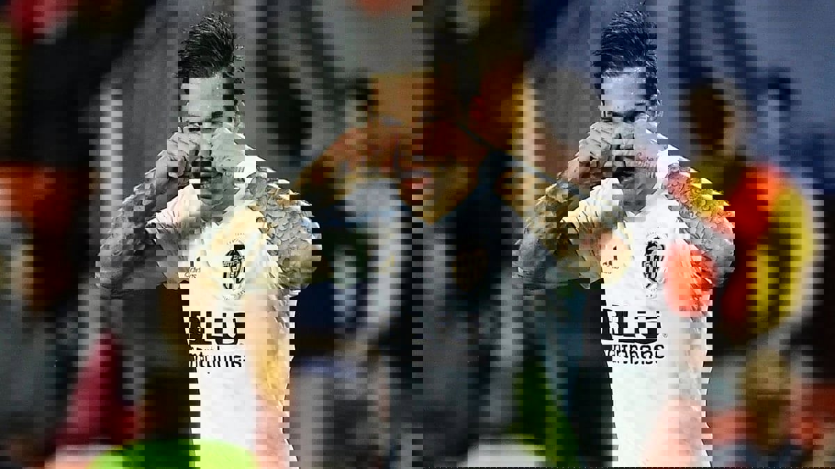 الشباب يوقع عقدا مع المهاجم الإسباني سانتي مينا