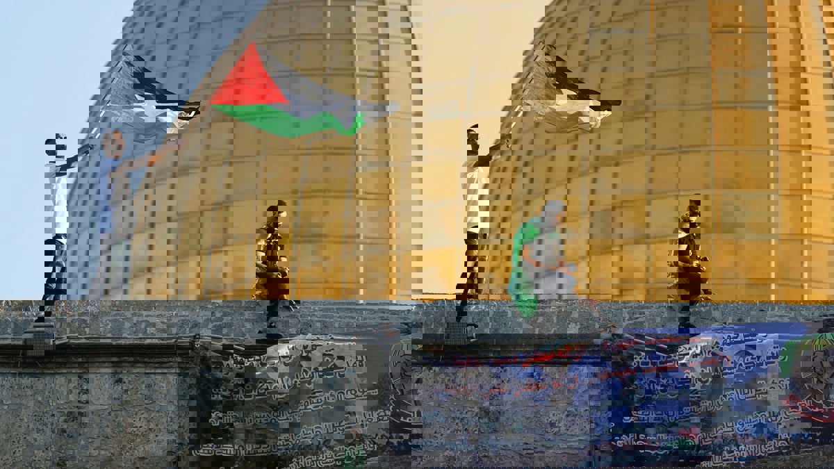 مشروع قانون إسرائيلي جديد يجرم رفع العلم الفلسطيني