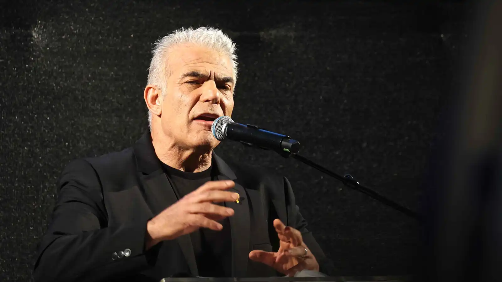 على غرار غزة.. لابيد يدعو لإقامة "خط أصفر" في لبنان