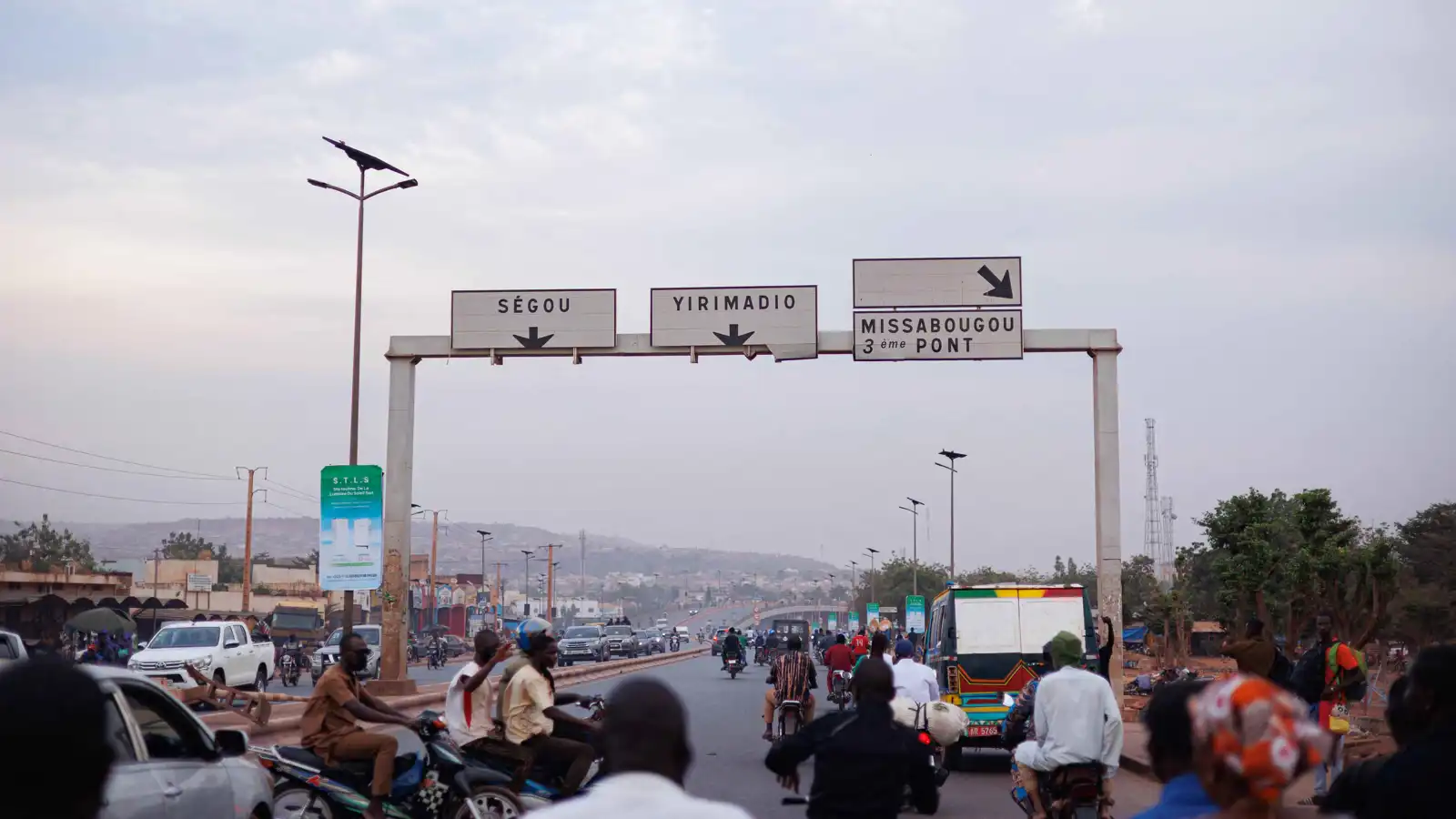 صراع المتشددين والعسكر يدفع مئات الماليين إلى الفرار نحو كوت ديفوار