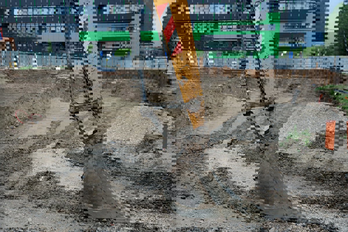 صربيا.. إزالة قنبلة ضخمة من مخلفات قصف "الناتو" في عام 1999