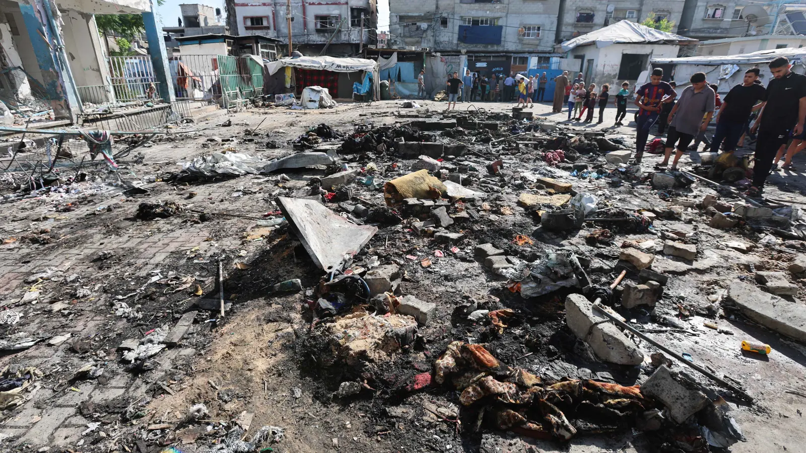 مقتل 6 أسرى فلسطينيين مُبعدين في غزة بقصف إسرائيلي