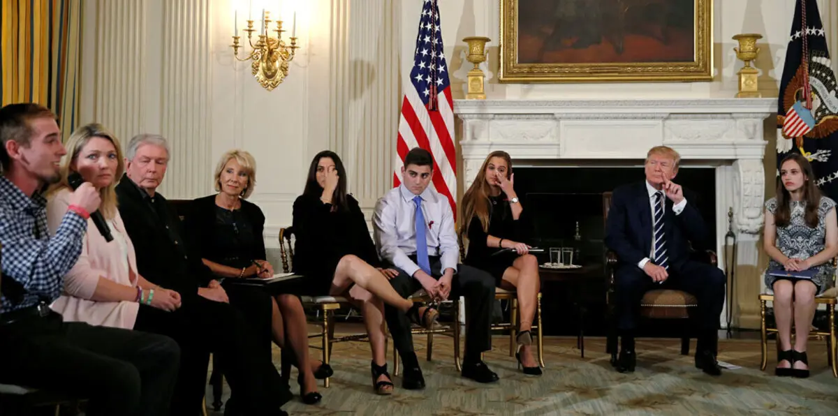 ترامب يقترح تسليح المعلمين لمنع "مجازر المدارس"