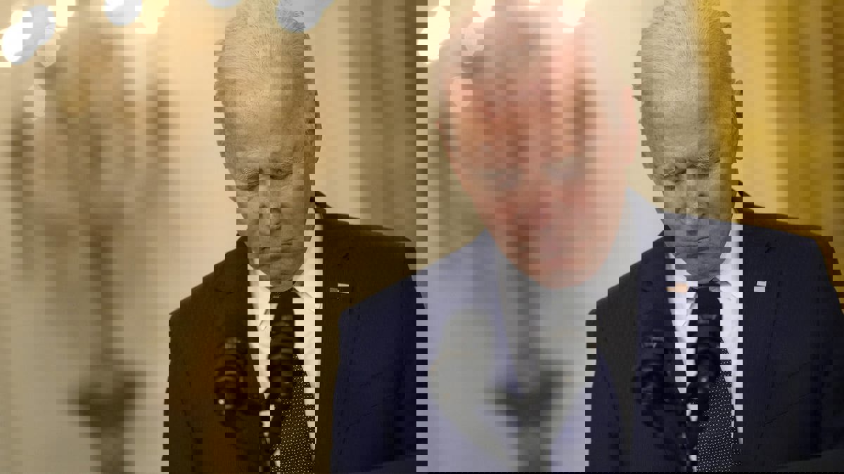 استطلاع: شعبية بايدن تهبط إلى 43%.. الأدنى خلال فترة رئاسته