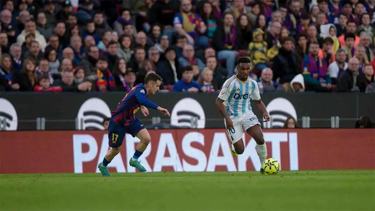 نسبة مراوغات 100%.. تقييم وإحصائيات هيثم حسن ضد برشلونة