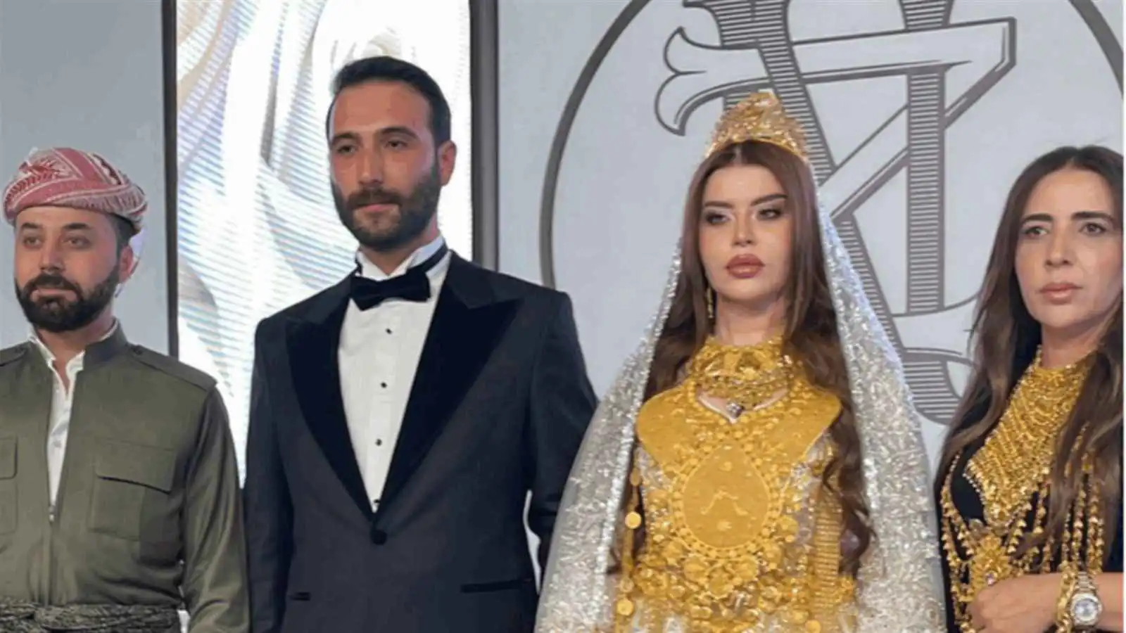 تركيا.. عروس تجبر على الجلوس بسبب ارتدائها كيلو غرامات من الذهب (فيديو)