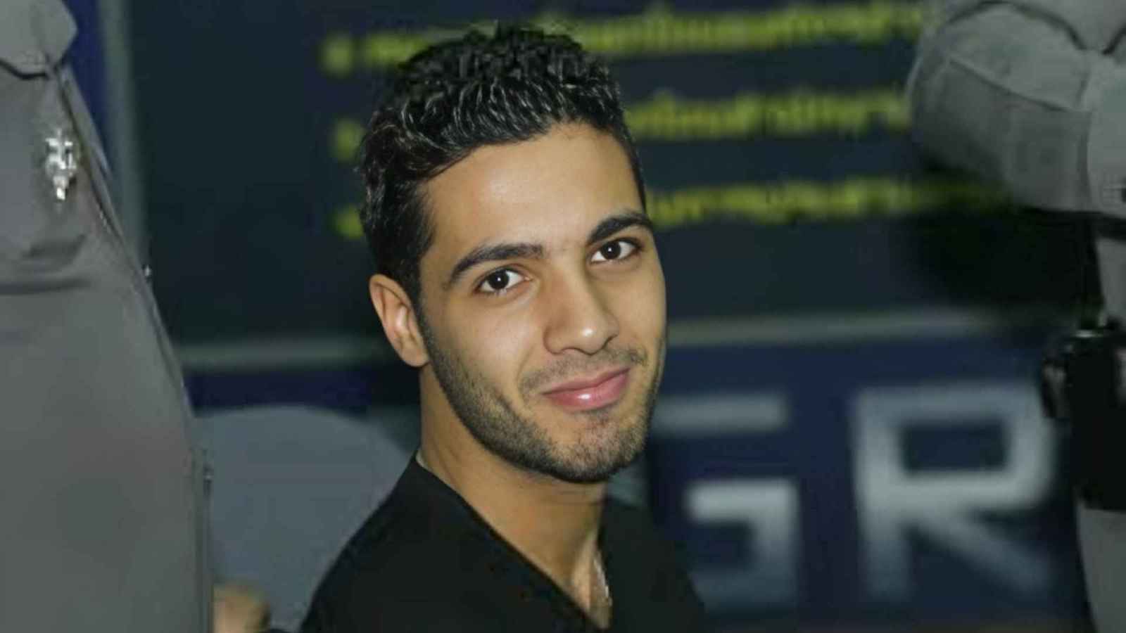 "القرصان المبتسم".. عودة حمزة بن دلاج تشعل مواقع التواصل بالجزائر