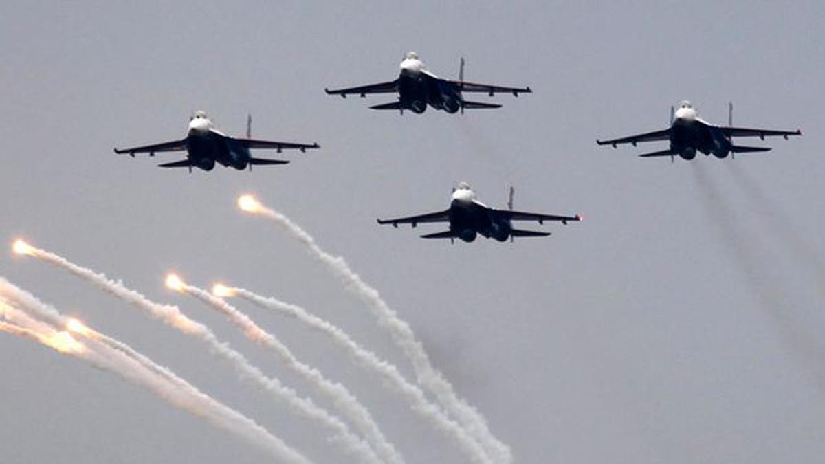 مقتل 22 عنصرا من داعش وقوات النظام جراء قصف ومعارك في البادية السورية