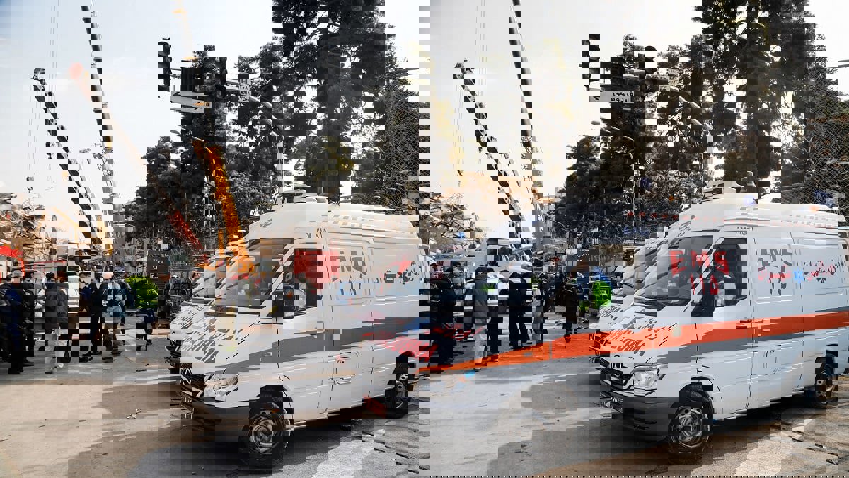 عصابات التهريب تستعين بعربات الإسعاف في إيران