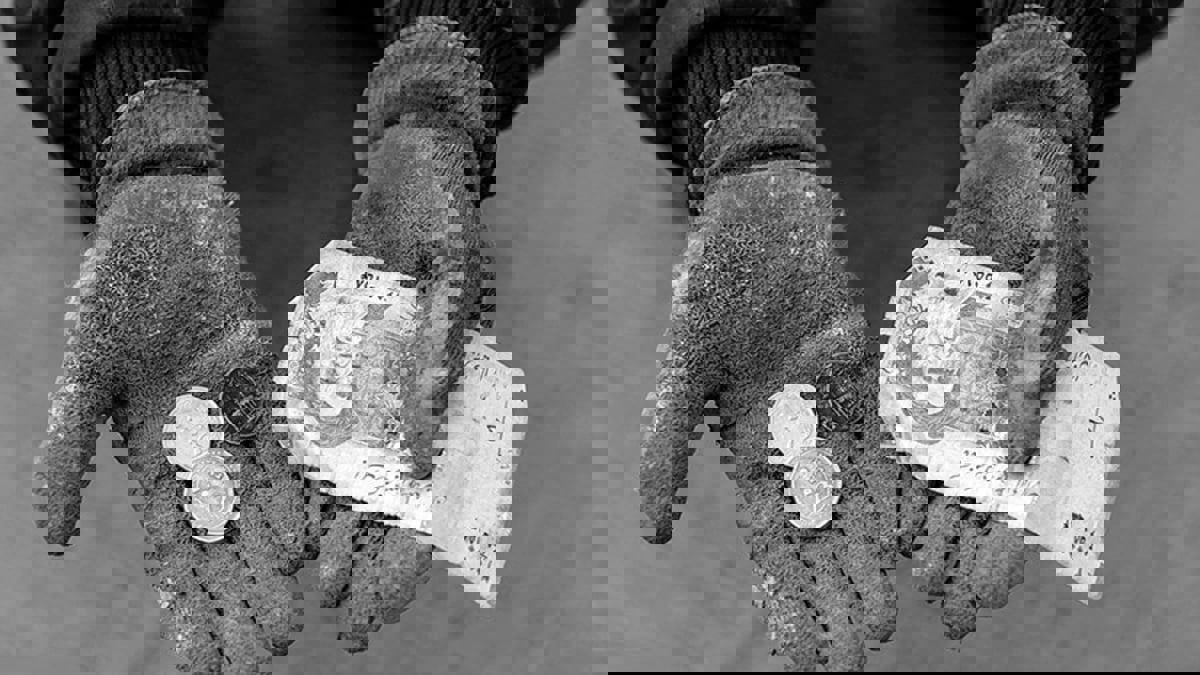 صحيفة إيرانية: نسبة الفقراء تضاعفت 3 مرات منذ 1979