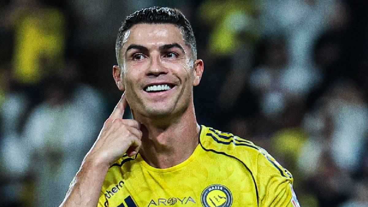 "لا أسمعكم"..كيف حوَّل كريستيانو رونالدو هتاف "ميسي" إلى كابوس على جمهور الرياض؟