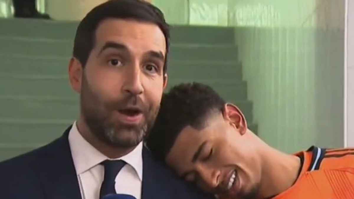 بيلينغهام ينام أثناء مقابلة مع تلفزيون ريال مدريد (فيديو)