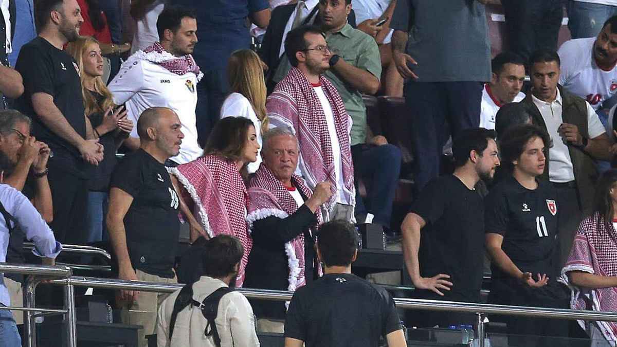ملك الأردن يحضر مباراة النشامى مع العراق (فيديو)