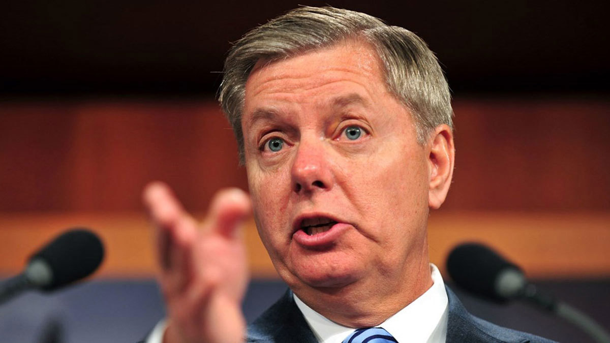 سيناتور أمريكي يقول إنه سيطلب من ترامب إعادة النظر في الانسحاب من سوريا