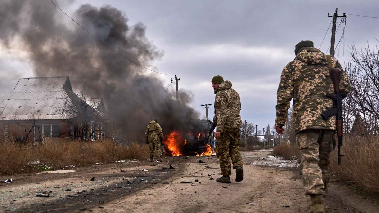 أوكرانيا تتبنى الهجوم "الضخم" على قاعدة روسية في ليبيتسك